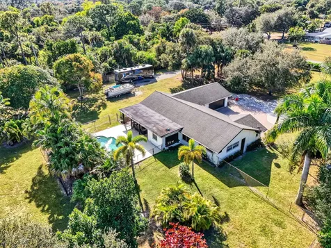 8218 S Elizabeth Avenue Palm Beach Gardens FL 33418