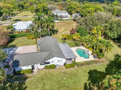 8218 S Elizabeth Avenue Palm Beach Gardens FL 33418