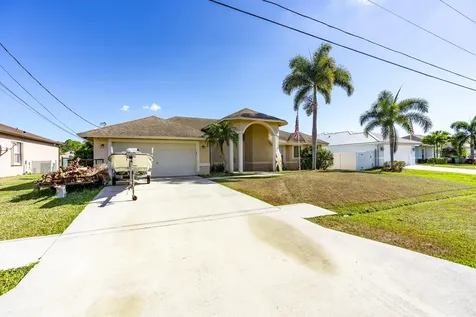 6147 Nw East Deville Circle Port Saint Lucie FL 34986