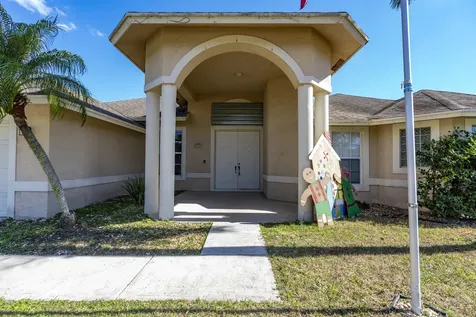 6147 Nw East Deville Circle Port Saint Lucie FL 34986