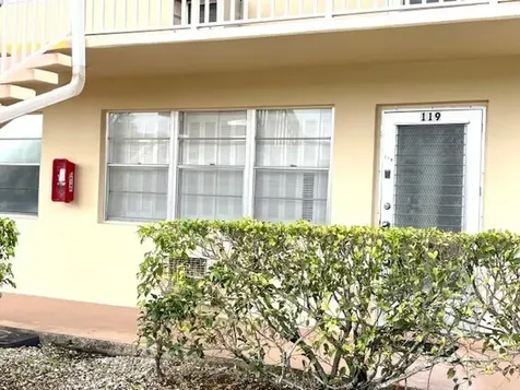 119 Berkshire F West Palm Beach FL 33417