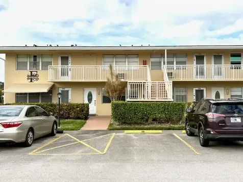 119 Berkshire F West Palm Beach FL 33417
