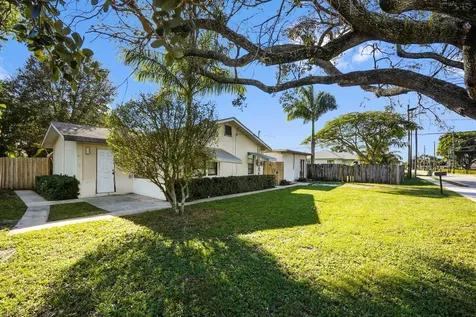3858 Lakewood Road Palm Springs FL 33461
