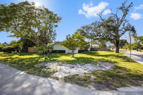 3858 Lakewood Road Palm Springs FL 33461