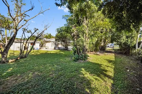 3858 Lakewood Road Palm Springs FL 33461