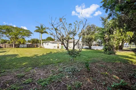 3858 Lakewood Road Palm Springs FL 33461