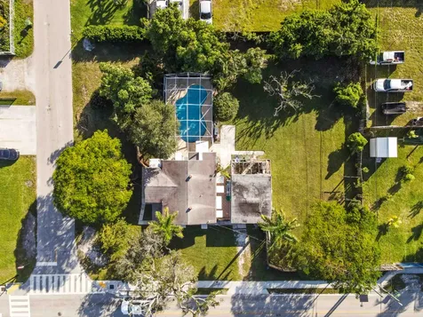 3858 Lakewood Road Palm Springs FL 33461