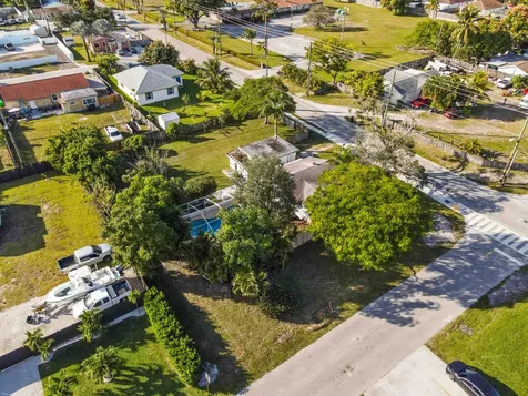 3858 Lakewood Road Palm Springs FL 33461
