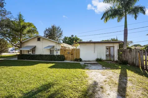 3858 Lakewood Road Palm Springs FL 33461