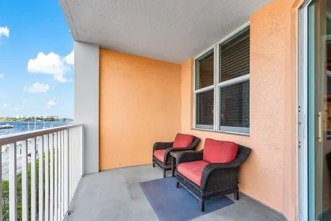 806 E Windward Way Lantana FL 33462