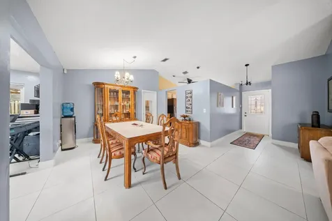 1318 Sw 82 Terrace North Lauderdale FL 33068