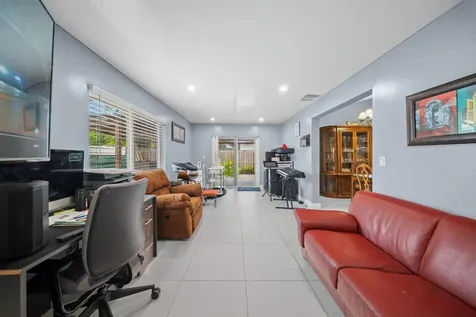 1318 Sw 82 Terrace North Lauderdale FL 33068