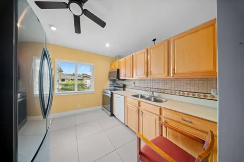 1318 Sw 82 Terrace North Lauderdale FL 33068