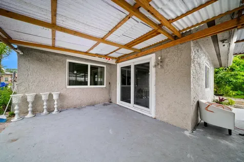 1318 Sw 82 Terrace North Lauderdale FL 33068