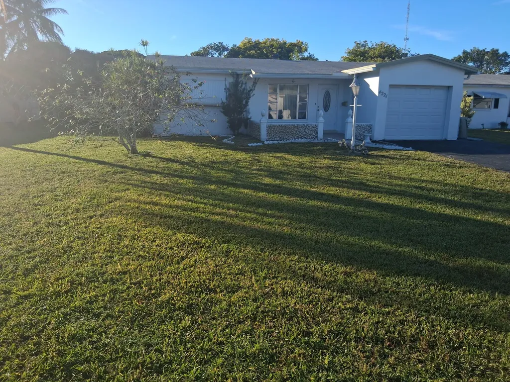 4221 Nw 51st Avenue Lauderdale Lakes FL 33319