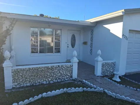 4221 Nw 51st Avenue Lauderdale Lakes FL 33319