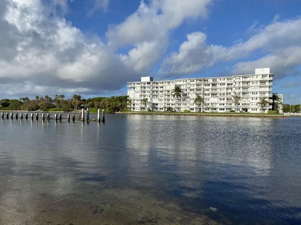 1536 Se 15th Court Deerfield Beach FL 33441
