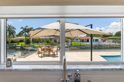 1008 SE 10th Court Deerfield Beach FL 33441