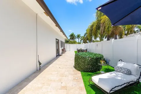 1008 SE 10th Court Deerfield Beach FL 33441