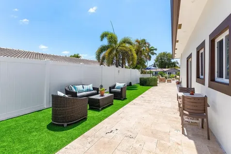 1008 SE 10th Court Deerfield Beach FL 33441