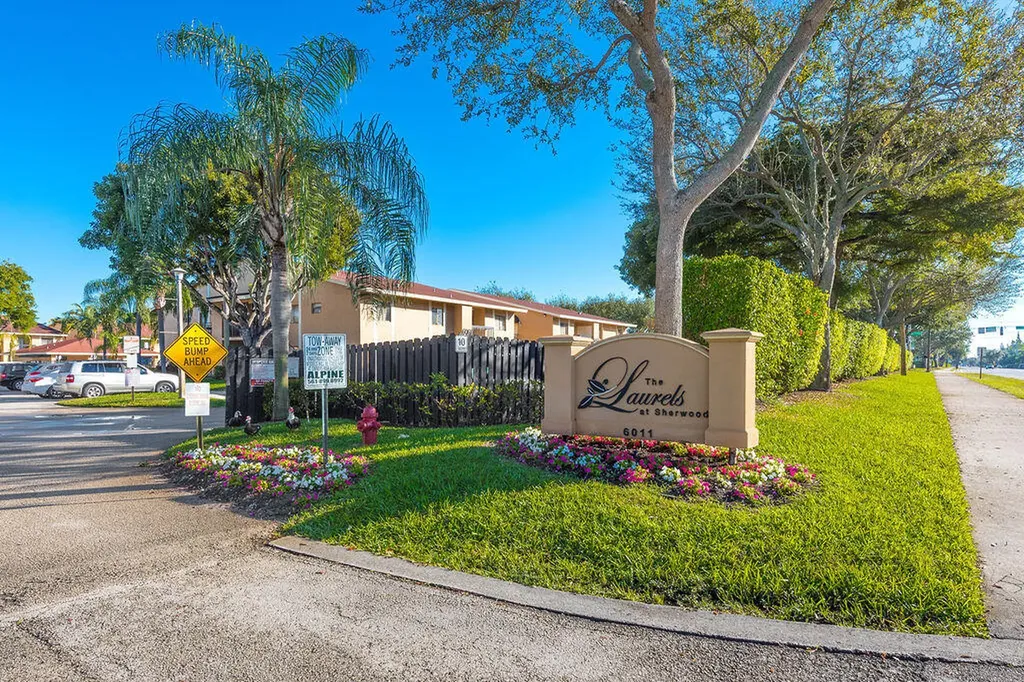 6053 10th Avenue Lake Worth FL 33463