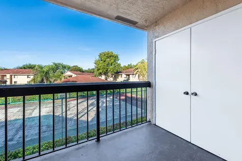 6053 10th Avenue Lake Worth FL 33463
