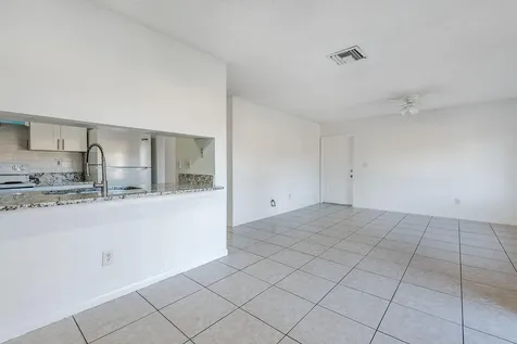 6053 10th Avenue Lake Worth FL 33463