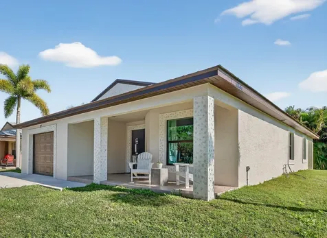 9 Kachina Lane Port Saint Lucie FL 34952