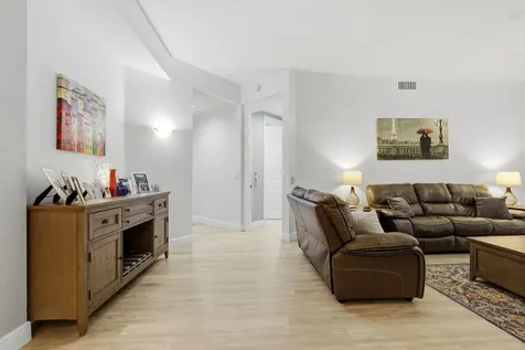 7961 Exeter Boulevard E #102 Tamarac FL 33321
