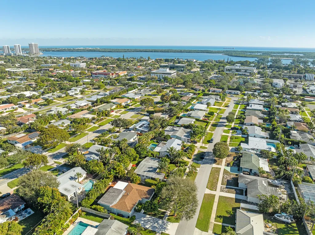 429 Inlet Road North Palm Beach FL 33408