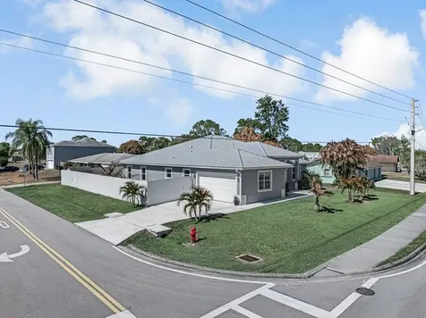 2092 Sw Airoso Boulevard Port Saint Lucie FL 34984