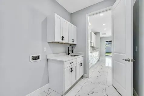 2092 Sw Airoso Boulevard Port Saint Lucie FL 34984