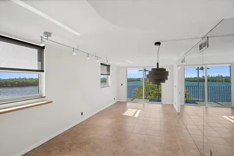 689 NE 6th Court Boynton Beach FL 33435
