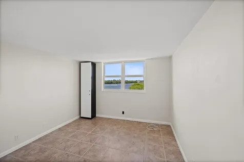 689 NE 6th Court Boynton Beach FL 33435