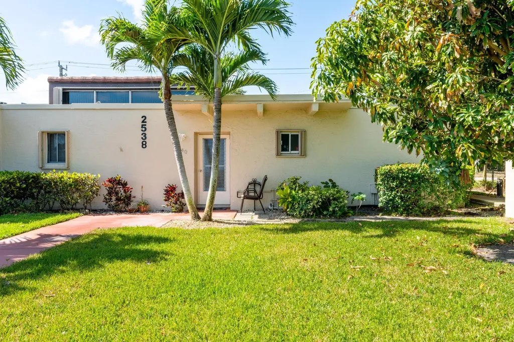 2538 Boundbrook Drive Palm Springs FL 33406