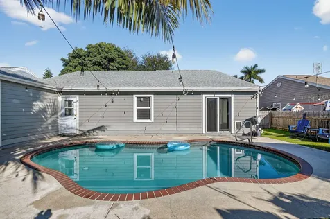 7767 Blairwood Circle Lake Worth FL 33467