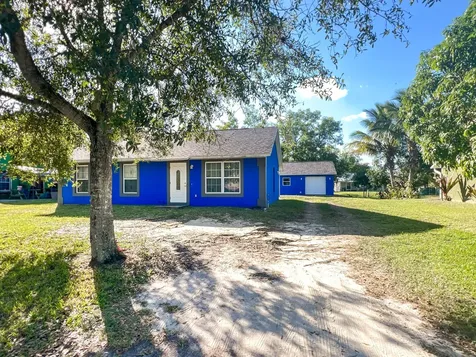 48 N Oak Street Fellsmere FL 32948
