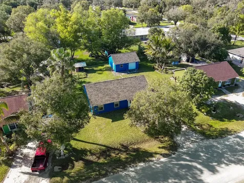 48 N Oak Street Fellsmere FL 32948