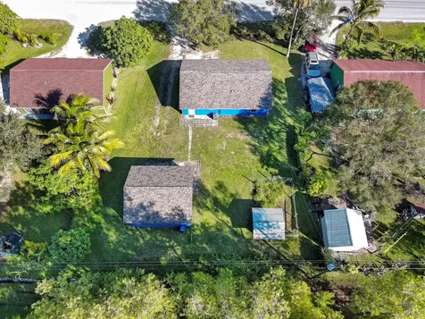 48 N Oak Street Fellsmere FL 32948