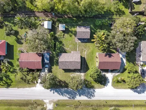 48 N Oak Street Fellsmere FL 32948
