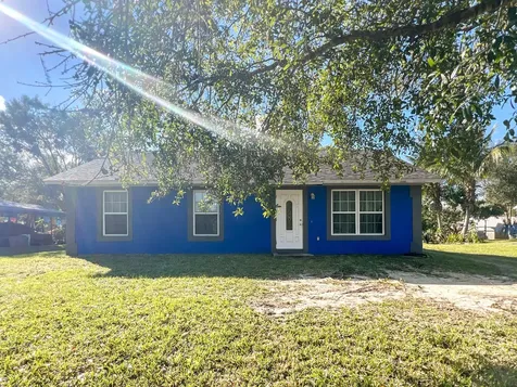 48 N Oak Street Fellsmere FL 32948