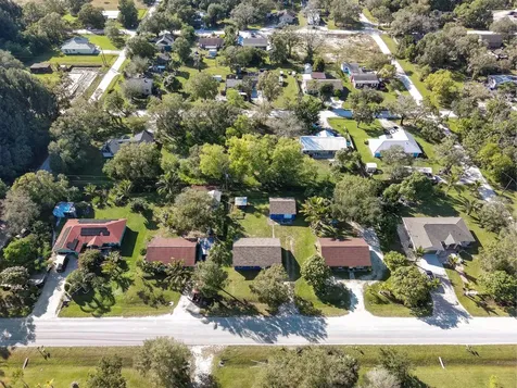 48 N Oak Street Fellsmere FL 32948