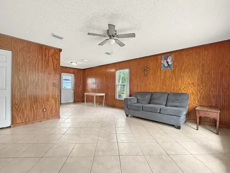 48 N Oak Street Fellsmere FL 32948