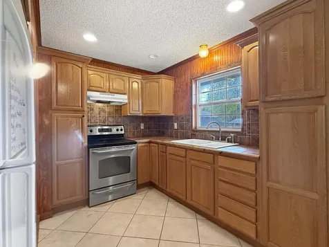48 N Oak Street Fellsmere FL 32948
