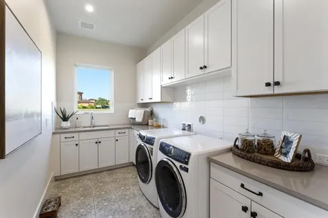 106 Se Via San Marino Port Saint Lucie FL 34984