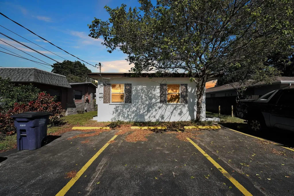 406 NW 7th Court Hallandale Beach FL 33009