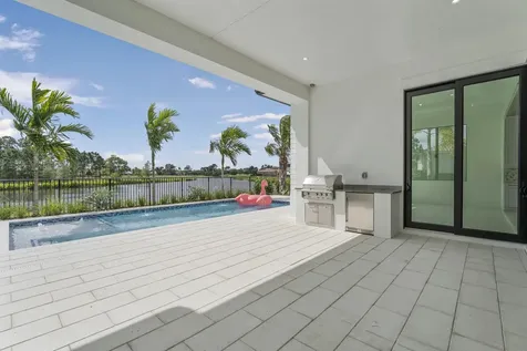 207 Se Bella Strano Port Saint Lucie FL 34984