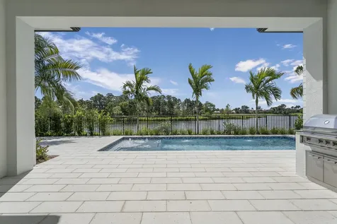 207 Se Bella Strano Port Saint Lucie FL 34984