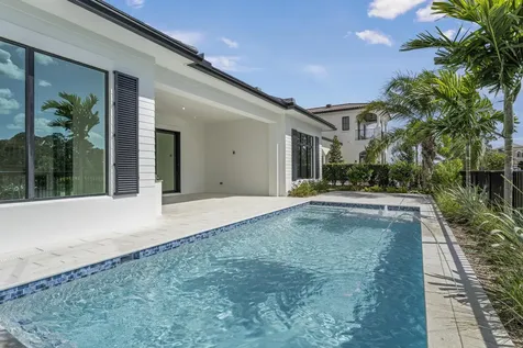 207 Se Bella Strano Port Saint Lucie FL 34984