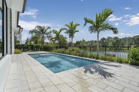 207 Se Bella Strano Port Saint Lucie FL 34984